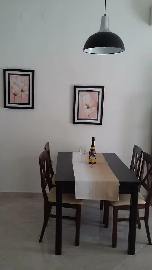 Apartmani Noemi 普拉